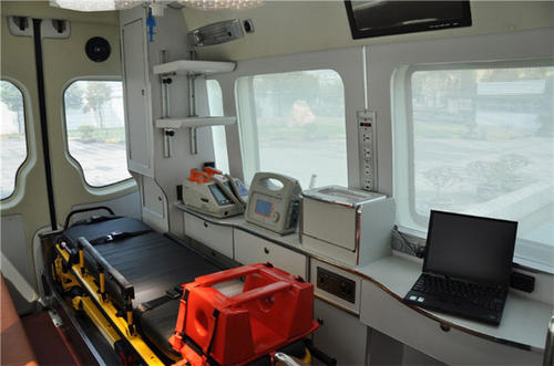 新田县救护车内部